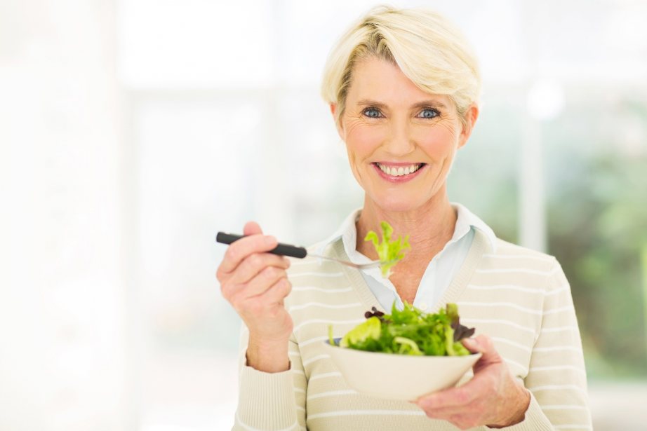 Spirulina and Chlorella benefits can come from eating them as part of a salad, as this lady is doing